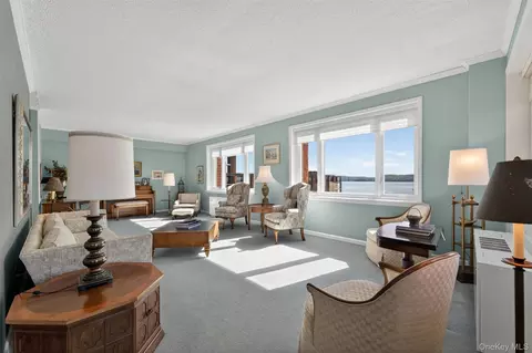 Living - 16 Rockledge Ave #6D-2, Ossining, NY 10562 photo 2 of 4