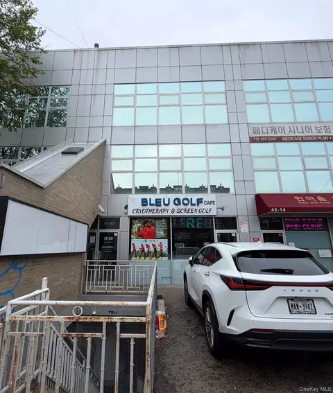 4216 162nd St, Flushing, NY 11358