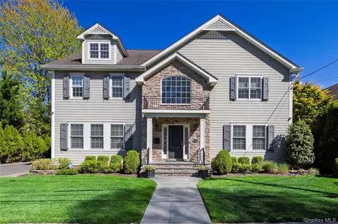121 Harvard Ave, Rockville Centre, NY 11570