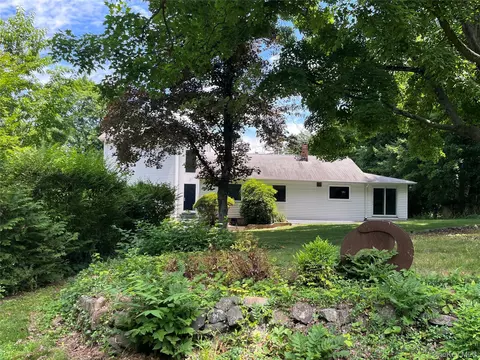 17 Montrose Station Rd, Cortlandt, NY 10548