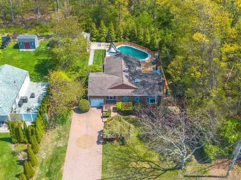 763 Pat Dr, West Islip, NY 11795