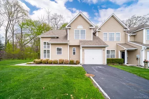 26 Halley Ct, Poughkeepsie, NY 12601