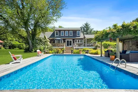 146 Old Stump Rd, Brookhaven, NY 11719