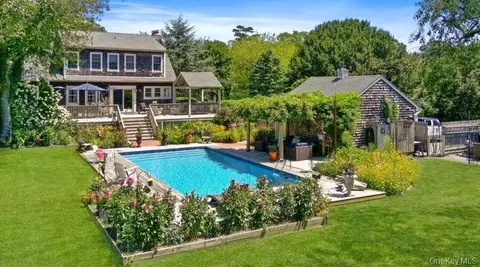 146 Old Stump Rd, Brookhaven, NY 11719