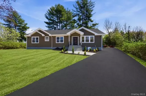 2800 Sarles Dr, Yorktown, NY 10598