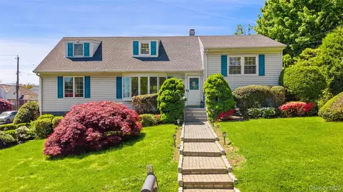 9 White Plains Ave, Harrison, NY 10604