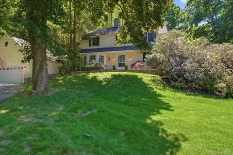 2 Turner Dr, New Castle, NY 10514