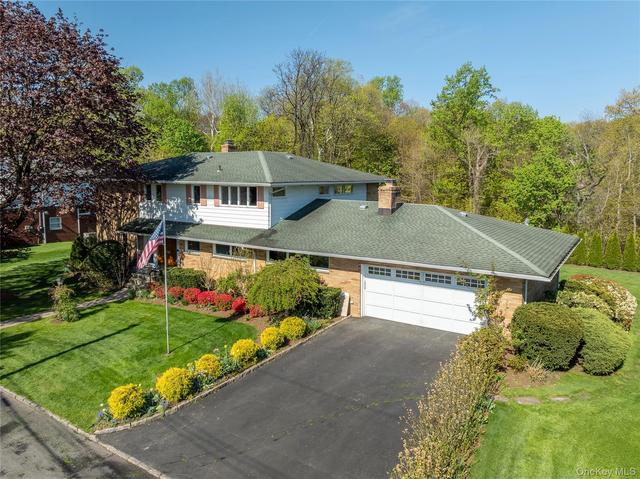 7 Parkway E, Yonkers, NY 10701