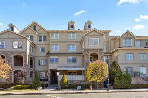 3314 Parkview Dr, Ramapo, NY 10977