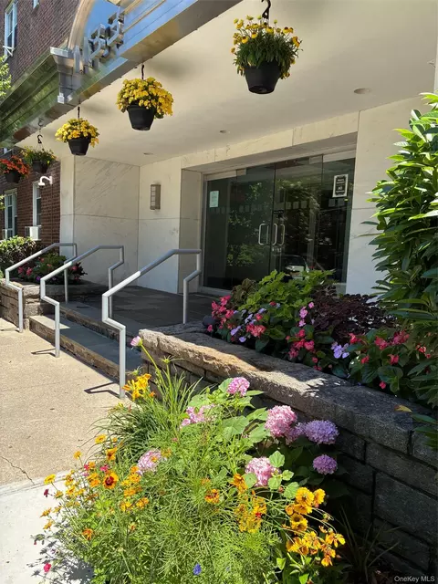 1133 Midland Ave #1C, Yonkers, NY 10708