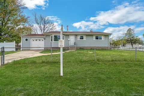 206 Prospect Pl, Bay Shore, NY 11706