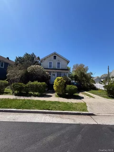 530 Maple St, West Hempstead, NY 11552