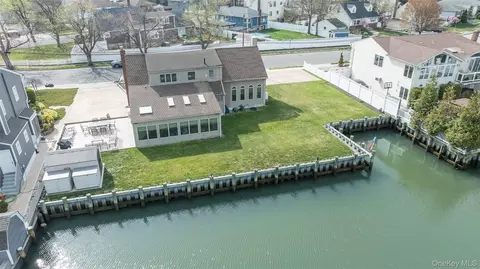 3414 Riverside Dr, Oceanside, NY 11572