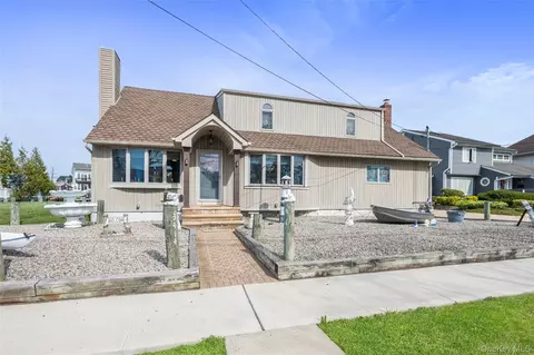 3414 Riverside Dr, Oceanside, NY 11572
