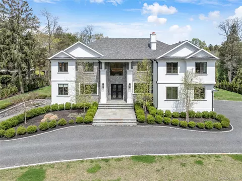 5 Gerry Ln, Huntington, NY 11743