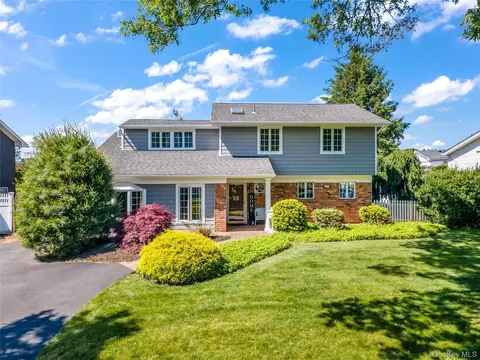 17 Glen Ln, Kings Park, NY 11754