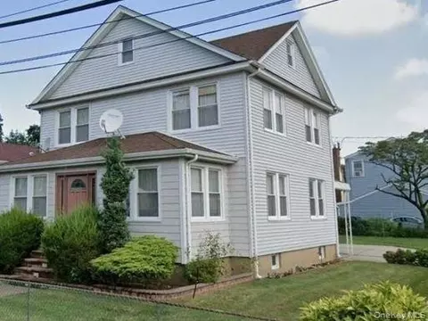 727 Beck St, Uniondale, NY 11553