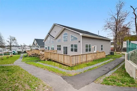 8 Waverly Ave #44, Thompson, NY 12701