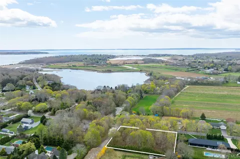 2105 Pequash Ave, Southold, NY 11935