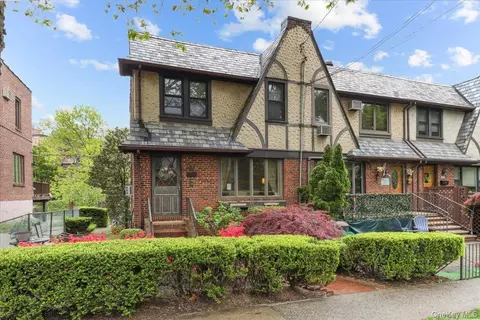 1826 Narragansett Ave, New York, NY 10461