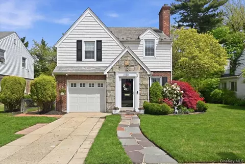 52 Wisteria Ave, North Hempstead, NY 11501