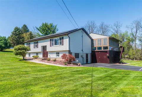 3 Duby Rd, Wallkill, NY 12589