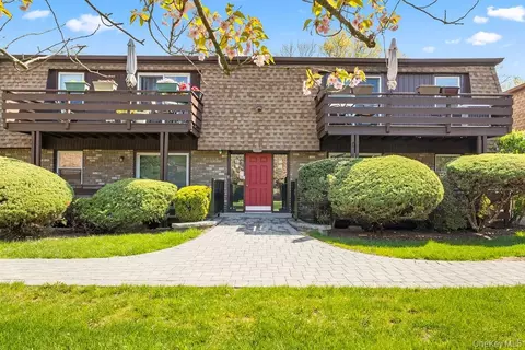 19 New Holland Vlg, Clarkstown, NY 10954
