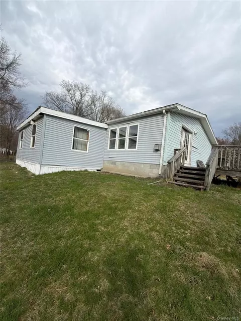 10 Spike Horn Rd, Saugerties, NY 12477