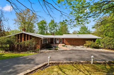 89 W Ridge Rd, Warwick, NY 10990