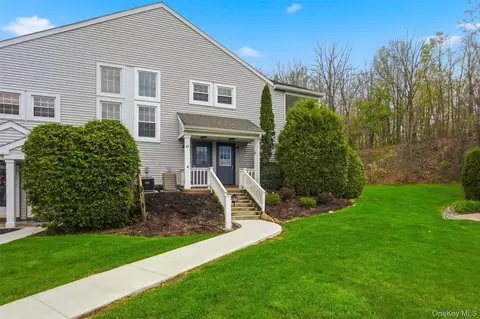 43 The Knls, Warwick, NY 10990