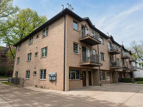 157-18 65th Ave, Kew Gardens Hills, NY 11367