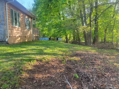 60 Mayer Dr, Ramapo, NY 10901