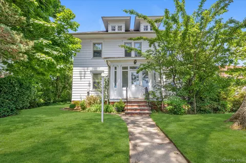 15 Wilson Ln, Rockville Centre, NY 11570