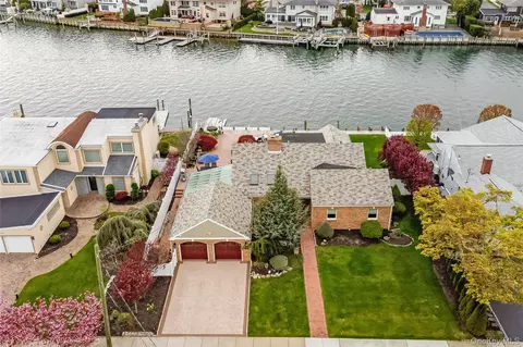 209 W Shore Dr, Massapequa, NY 11758