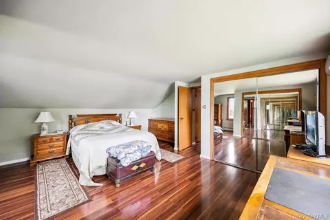 Bedroom - 9 Lakeland Ave, Patchogue, NY 11772 photo 2 of 5
