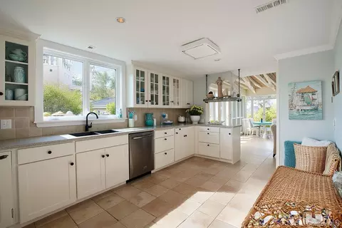 Kitchen - 9 Lakeland Ave, Patchogue, NY 11772 photo 2 of 3