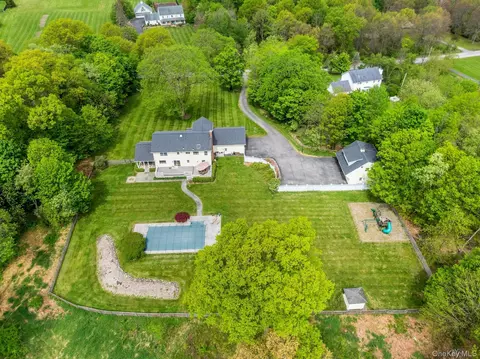 97 Moffat Rd, Washingtonville, NY 10992