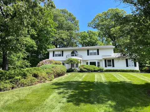 21 Windgate Dr, Clarkstown, NY 10956