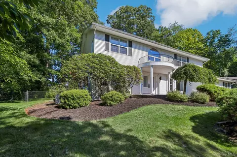 21 Windgate Dr, Clarkstown, NY 10956