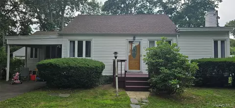 66 Corbin Ave, Shirley, NY 11967