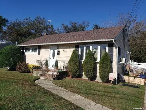 56 Benjoe Dr, Amityville, NY 11701