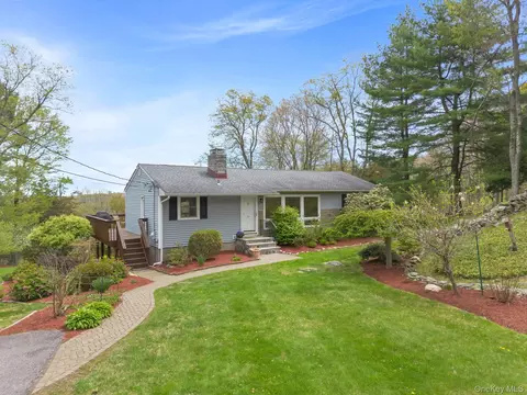 29 Hilltop Dr, North Salem, NY 10560