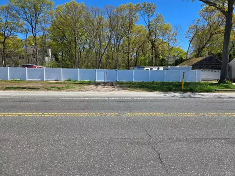 201 Jayne Blvd, Brookhaven, NY 11776