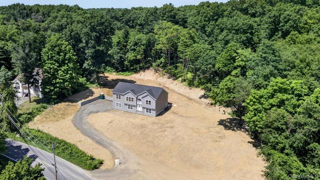 592 Ludingtonville Rd, Kent, NY 12531