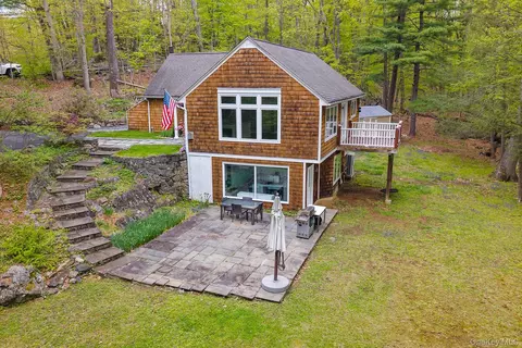 1470 Maiden Ln, Yorktown, NY 10598