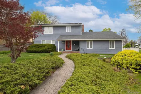 142 E Shore Dr, Massapequa, NY 11758