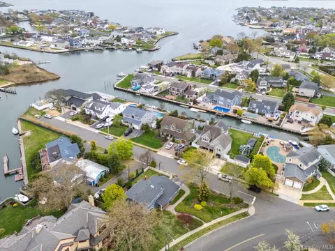 142 E Shore Dr, Massapequa, NY 11758