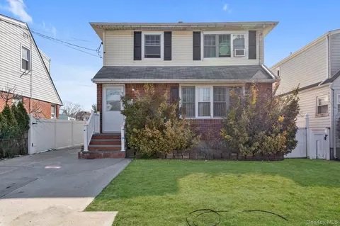 220 Crown Ave, Floral Park, NY 11001