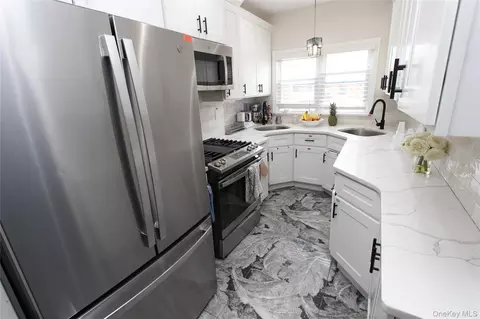 Kitchen - 14436 77th Ave, Flushing, NY 11367 photo 1 of 2