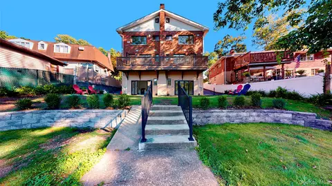 37 Lakeshore Dr, Oakland, NJ 07436